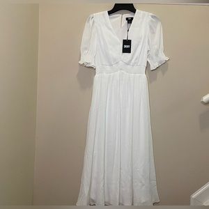 NWT DKNY Women's Short Sleeve V-Neck Elastic Waist Pleated dress